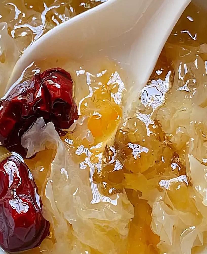 白木耳养颜甜汤 Recette Snow Fungus Skin-Boosting Dessert Soup – 白木耳糖水, soupe dessert chinoise beauté et santé à la tremella