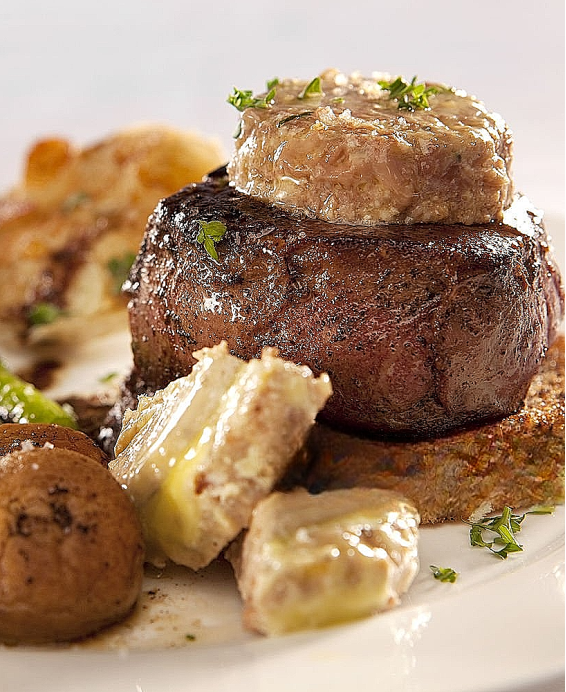 Recette du Tournedos Rossini : filet de bœuf d’exception, foie gras poêlé et truffes noires