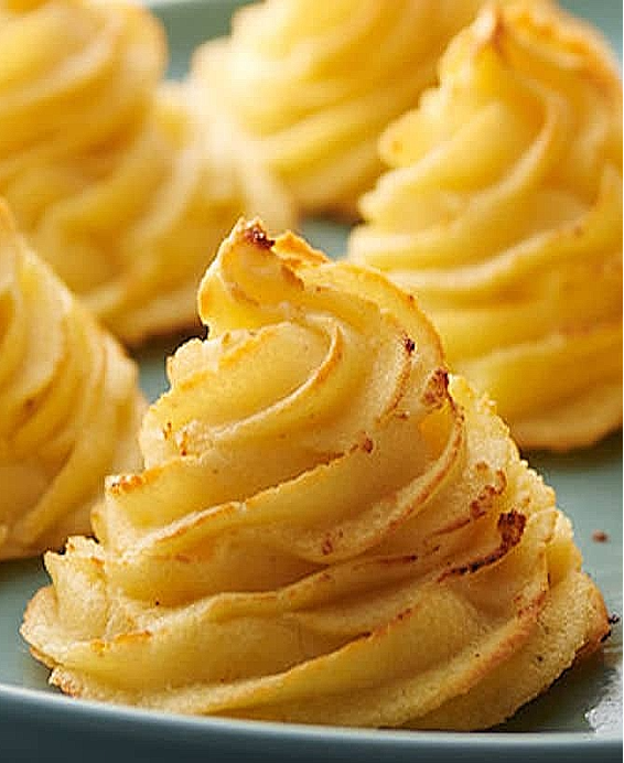 Recette des pommes duchesse traditionnelles gastronomiques de la cuisine française classique