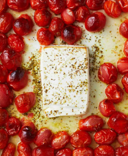 Recette de la Baked Feta Pasta, un plat viral d’inspiration méditerranéenne, apprécié pour sa simplicité et son onctuosité.