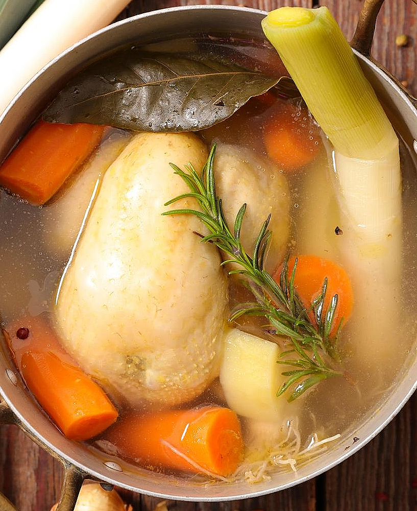 Recette professionnelle patrimoniale : Poule au blanc normande – recette traditionnelle
