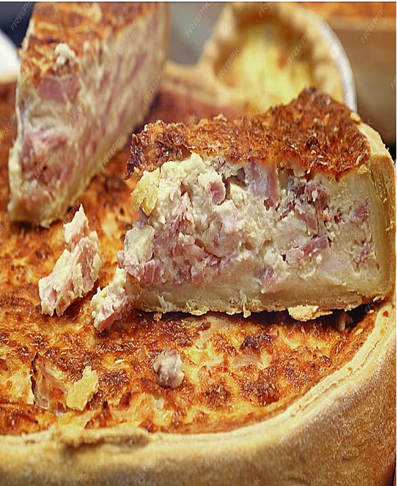Recette traditionnelle de la véritable Quiche Lorraine aux lardons frais, simple et authentique.