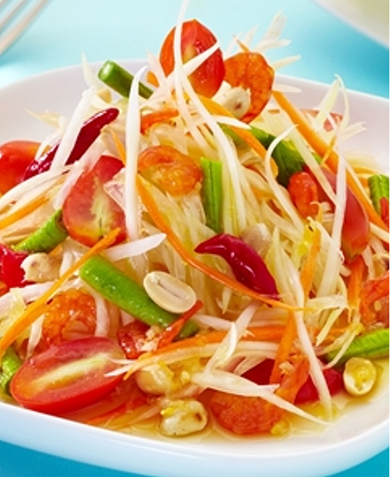 Recette de Tam Mak Houng authentique, salade de papaye verte lao, épicée, fraîche et umami.