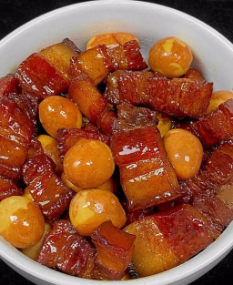 Recette du Thịt kho tàu : porc braisé au caramel et œufs durs, plat rituel du Tết vietnamien
