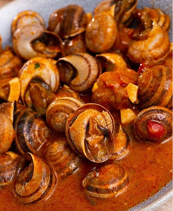 Recette Escargots à la catalane authentique : le ragoût traditionnel du Roussillon aux saveurs méditerranéennes