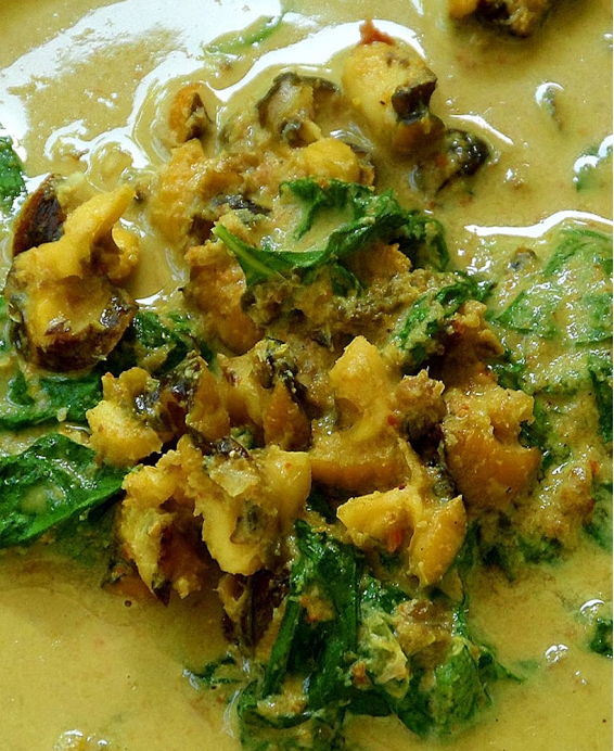 Recette Escargots au curry vert thaïlandais (escargots au lait de coco, aubergines et basilic sacré)