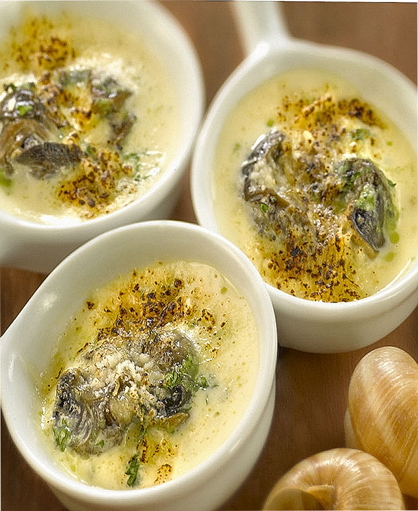Recette crème brûlée aux escargots (entrée gastronomique française salée gratinée au parmesan)