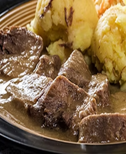 Noisette d’agneau présalé aux escargots et purée de céleri