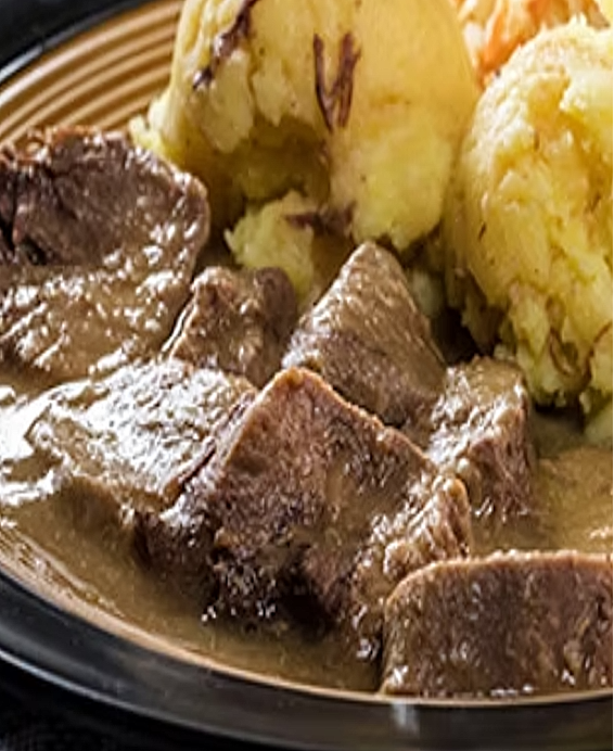 Noisette d’agneau présalé aux escargots et purée de céleri