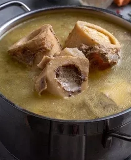 Bouillon Tonkotsu (豚骨スープ – Tonkotsu Sūpu)