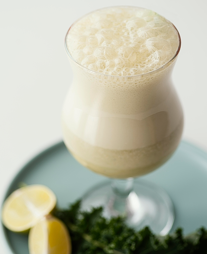 Recette de Syllabub anglais — Syllabub, dessert anglais traditionnel fondant et parfumé au vin blanc et au citron