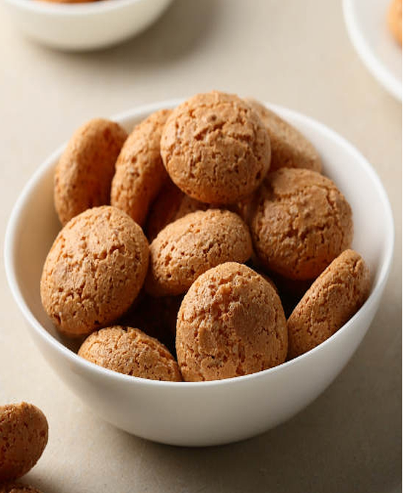 Recette des Amaretti di Sassello, biscuits aux amandes traditionnels d'Italie, spécialité de Ligurie, ville de Sassello
