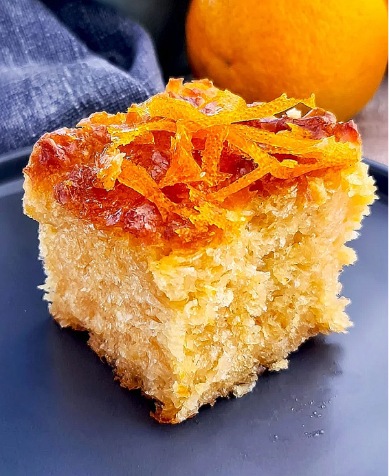 Recette grecque crétoise de Portokalopita traditionnelle à l'orange, pâte filo séchée et sirop parfumé