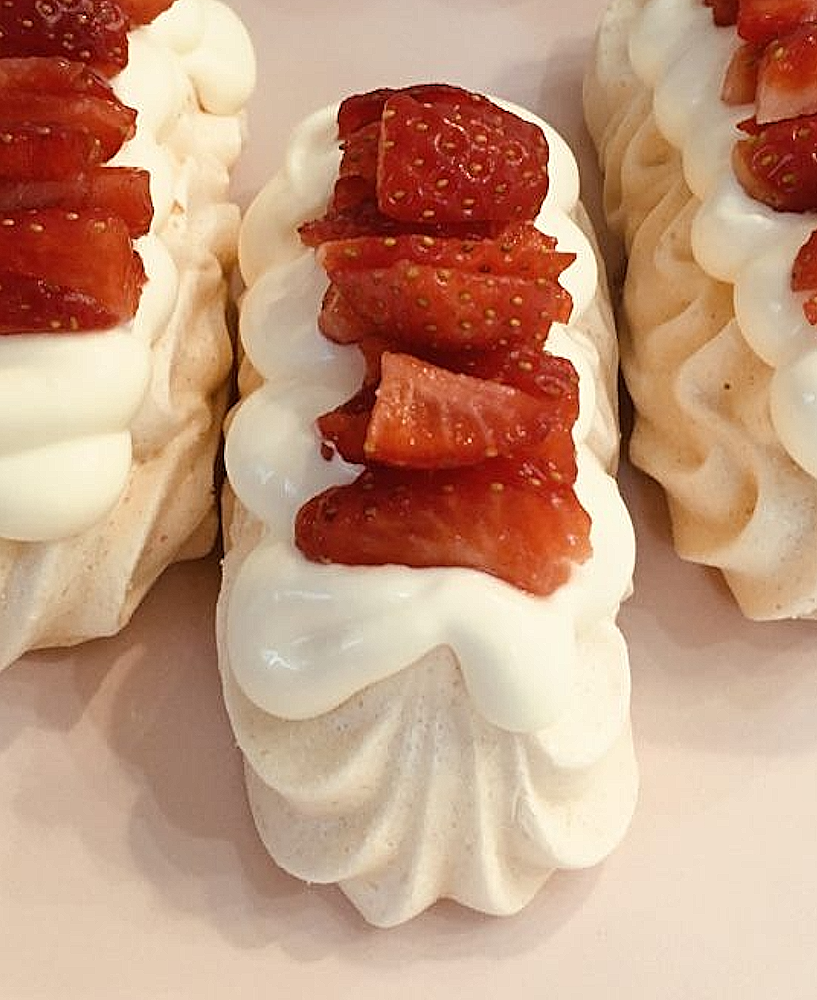 Recette suisse romande de la Meringue de la Gruyère traditionnelle, meringue sèche croustillante et crème double