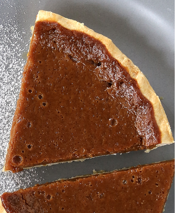 Recette suisse romande fribourgeoise du Gâteau au vin cuit traditionnel, moût de poire ou raisin réduit et pâte sablée