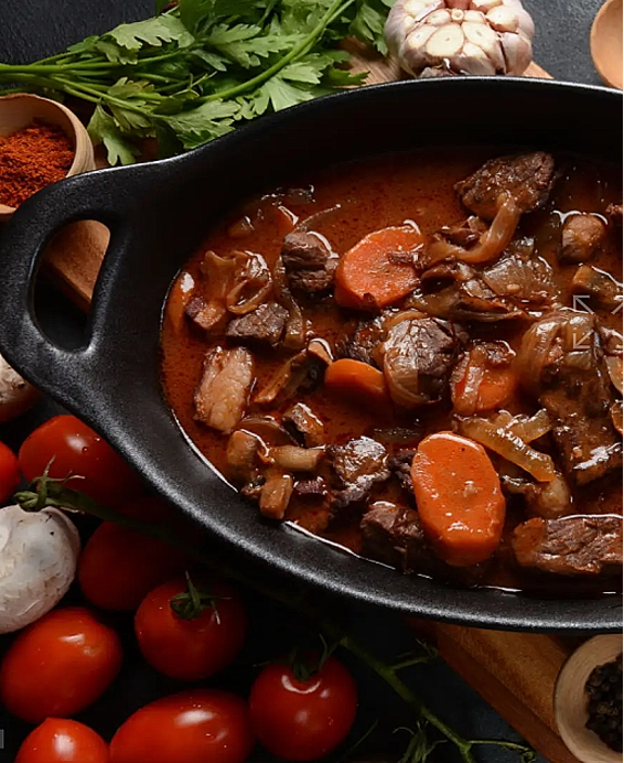 Recette traditionnelle française du Bœuf Bourguignon – plat emblématique de la cuisine de terroir
