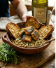 Recette de salade de mogettes et fricassée d’anguilles sur pain grillé façon préfou, spécialité du terroir vendéen