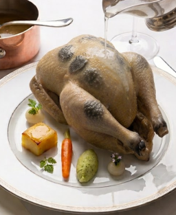 Recette de la Poularde en Demi-Deuil, joyau de la cuisine lyonnaise classifiée par la Mère Filloux