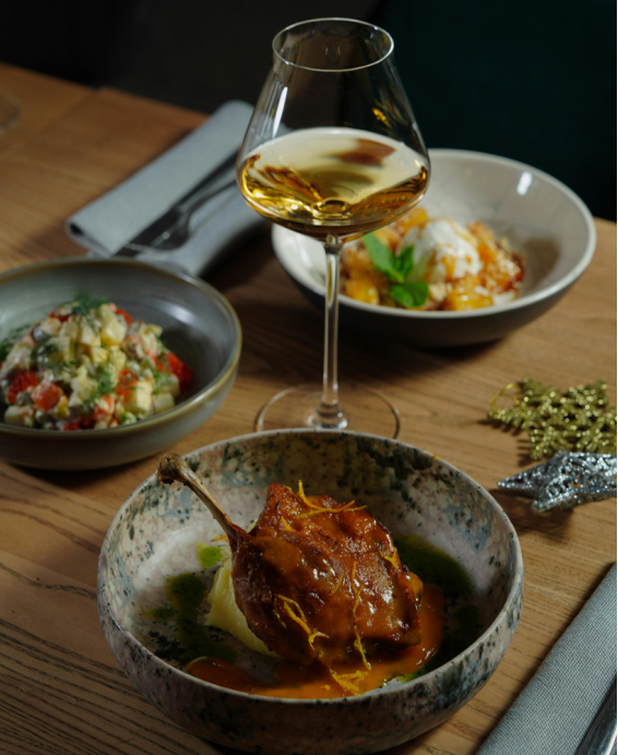 Recette traditionnelle du Confit de Canard – Spécialité du Sud-Ouest, mijoté dans sa graisse