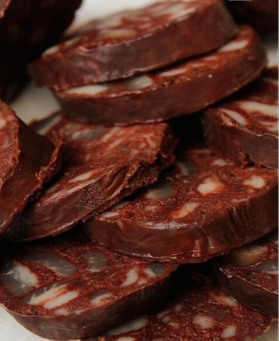 Recette traditionnelle de Boudin noir et blanc – charcuterie à base de sang et de viande, variantes régionales