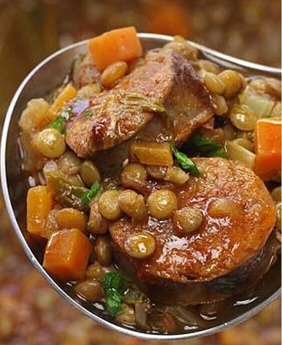 Recette lentejas guisadas traditionnelle espagnole au chorizo et légumes mijotés